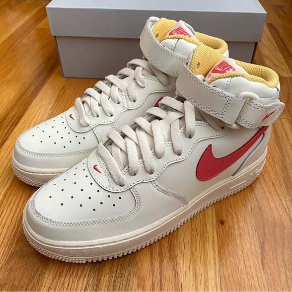 Nike Air Force 1 Mid Women’s Sneakers - Picture 2 of 6